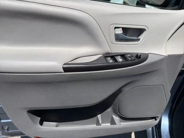 2017 Toyota Sienna LE 8 Passenger