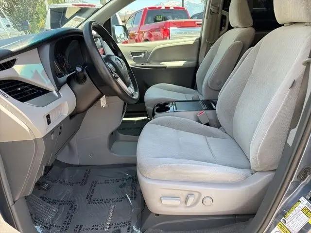 2017 Toyota Sienna LE 8 Passenger