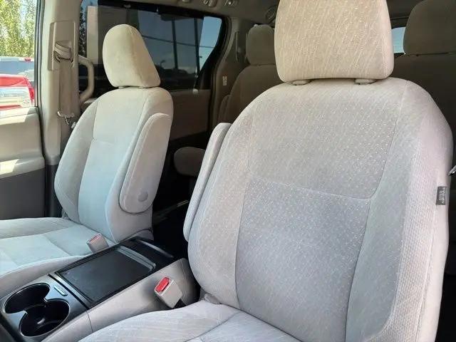 2017 Toyota Sienna LE 8 Passenger