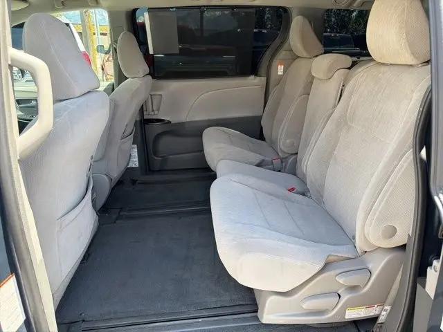 2017 Toyota Sienna LE 8 Passenger