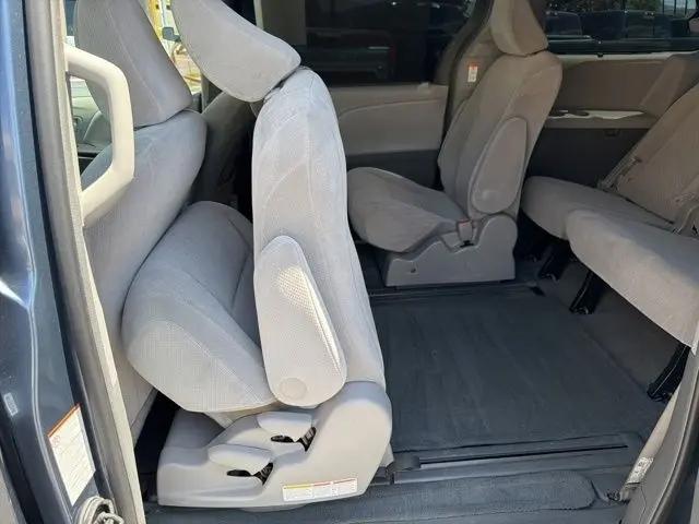 2017 Toyota Sienna LE 8 Passenger