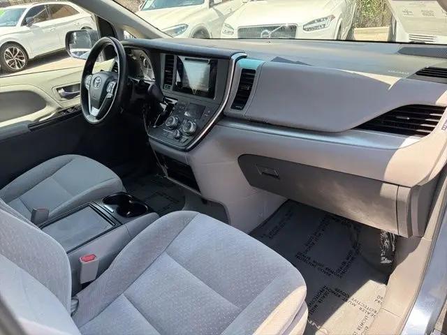 2017 Toyota Sienna LE 8 Passenger