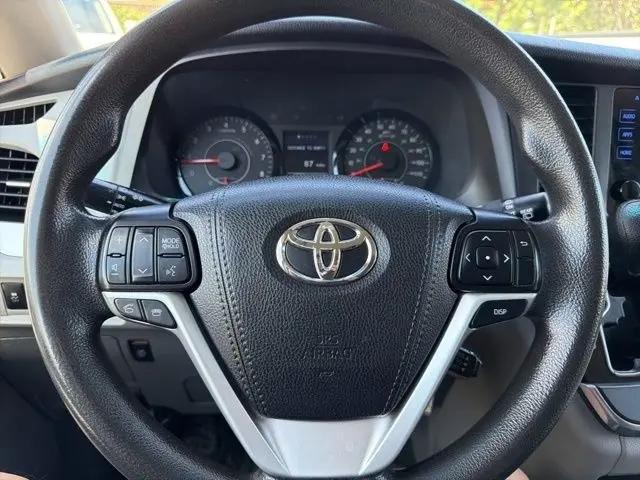 2017 Toyota Sienna LE 8 Passenger