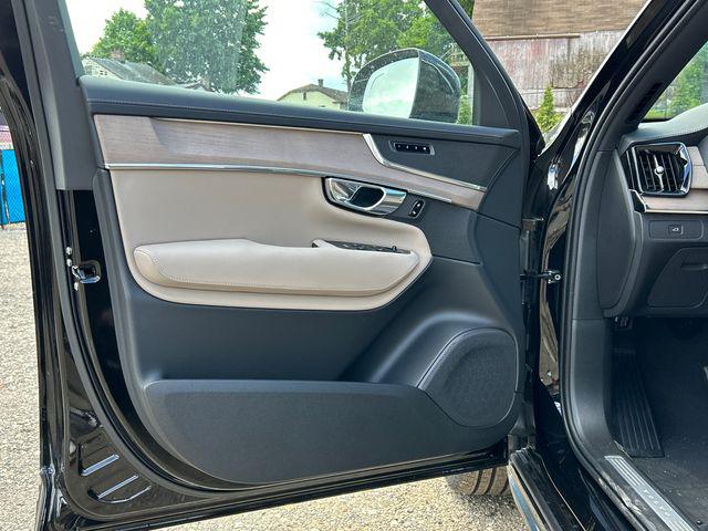 2026 Volvo XC90 Core, B5 AWD Gas (mild hybrid), Gasoline, Bright, 7 Seats