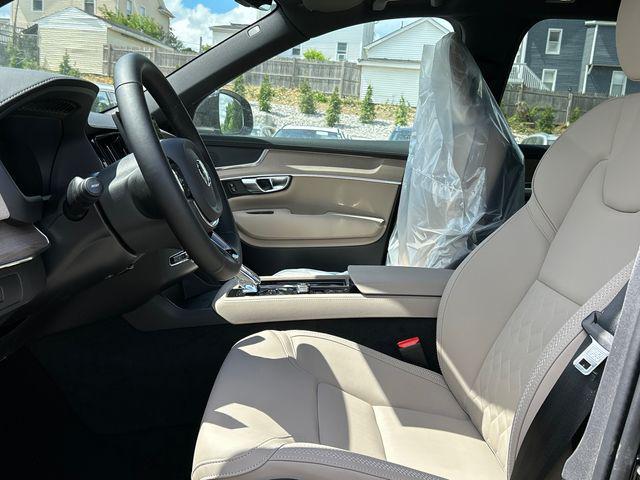 2026 Volvo XC90 Core, B5 AWD Gas (mild hybrid), Gasoline, Bright, 7 Seats
