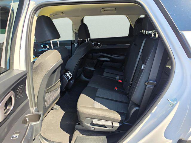 2025 Kia Sorento LX