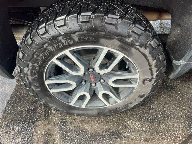 2022 GMC Sierra 1500 Limited 4WD Crew Cab Short Box AT4