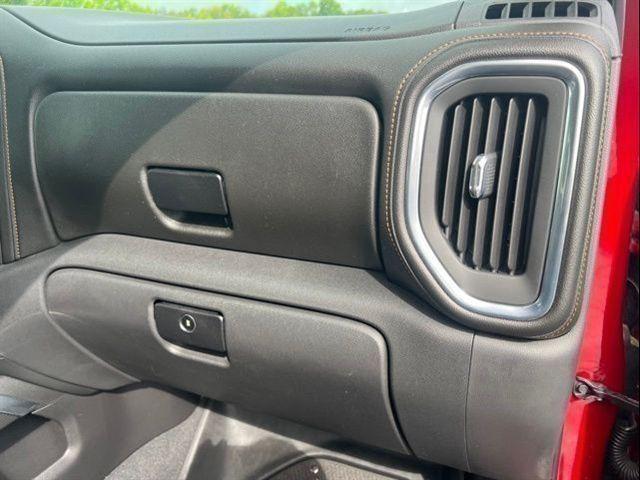 2022 GMC Sierra 1500 Limited 4WD Crew Cab Short Box AT4