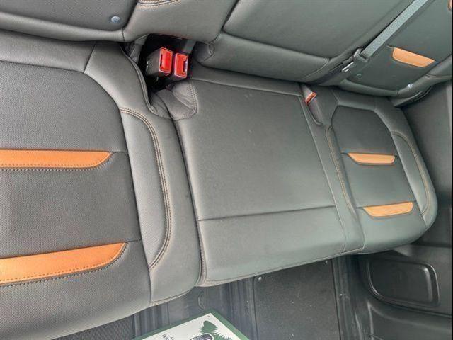2022 GMC Sierra 1500 Limited 4WD Crew Cab Short Box AT4