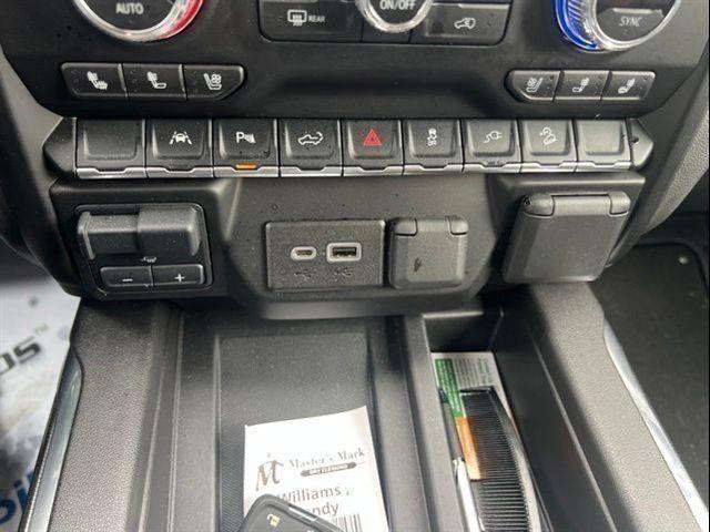 2022 GMC Sierra 1500 Limited 4WD Crew Cab Short Box AT4