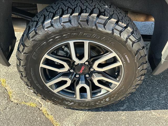 2022 GMC Sierra 1500 Limited 4WD Crew Cab Short Box AT4