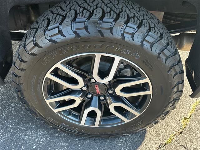 2022 GMC Sierra 1500 Limited 4WD Crew Cab Short Box AT4
