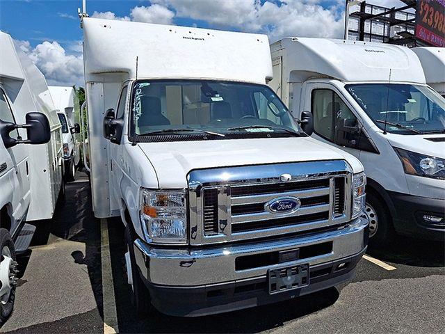 2024 Ford E-450 Cutaway Base