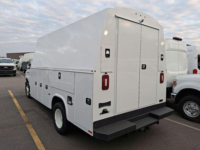 2025 Ford E-450 Cutaway Base