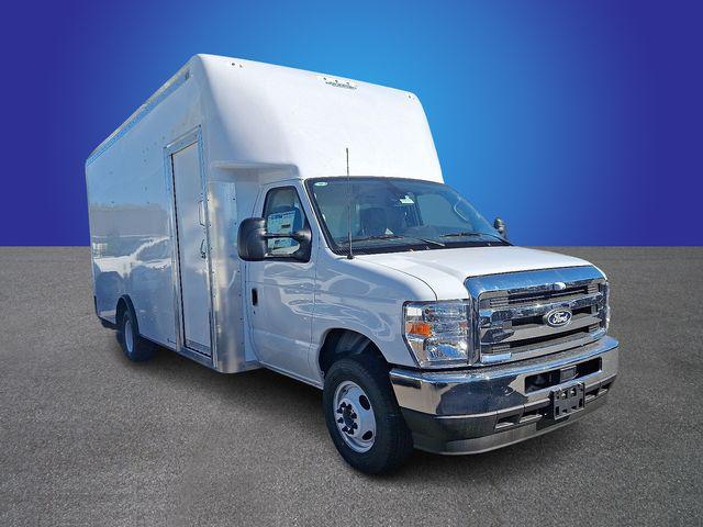 2026 Ford E-450 Cutaway Base