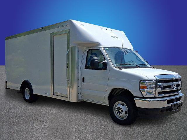 2027 Ford E-Series Cutaway Base