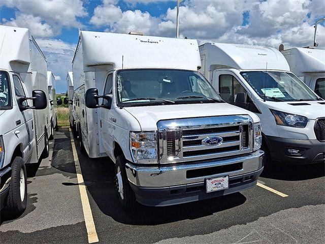 2023 Ford E-450 Cutaway Base
