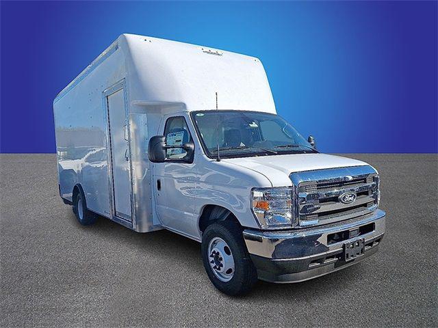 2026 Ford E-450 Cutaway Base