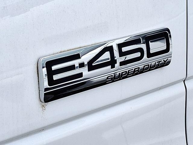 2024 Ford E-450 Cutaway Base