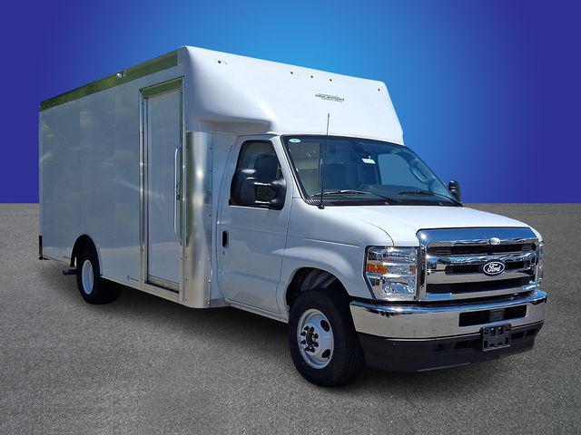 2027 Ford E-Series Cutaway Base