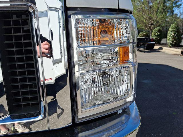 2023 Ford E-350 Cutaway Base