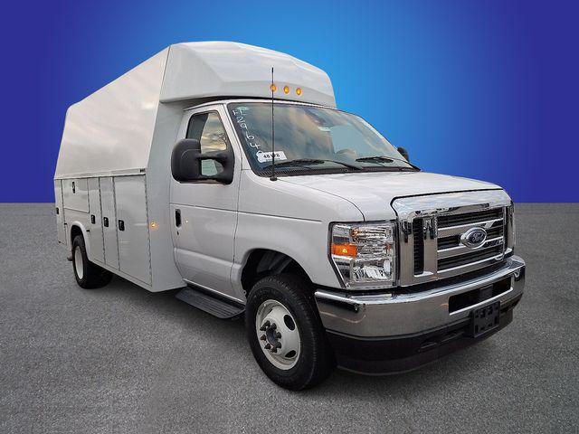 2025 Ford E-450 Cutaway Base