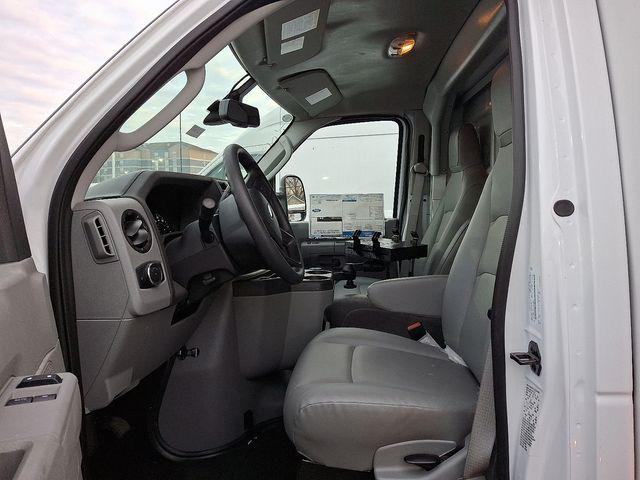 2025 Ford E-450 Cutaway Base