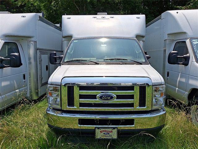 2023 Ford E-450 Cutaway Base