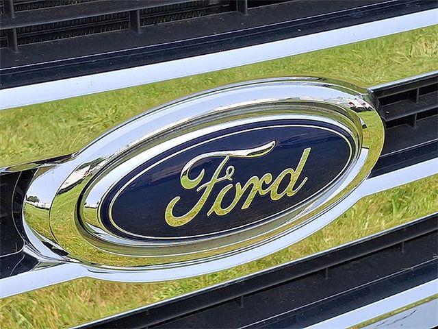 2023 Ford E-450 Cutaway Base
