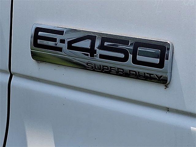 2023 Ford E-450 Cutaway Base