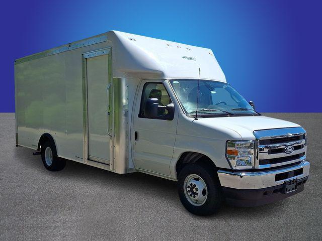 2027 Ford E-Series Cutaway Base