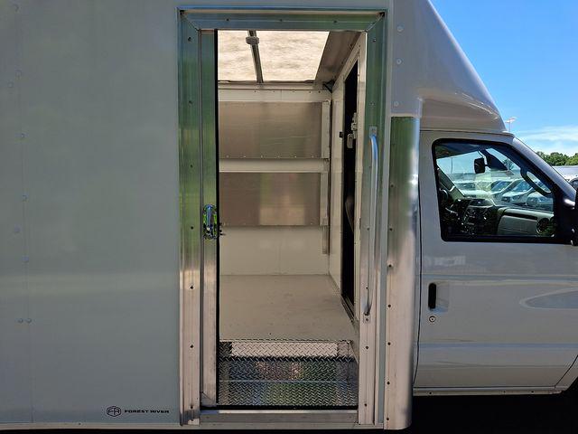 2027 Ford E-Series Cutaway Base