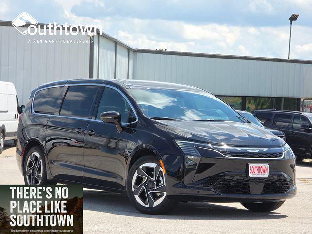 2027 Chrysler Pacifica Limited for sale in Indianola, IA