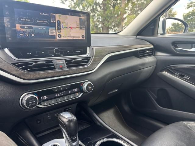 2023 Nissan Altima SL FWD