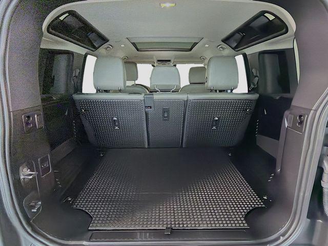 2024 Land Rover Defender 110 P300