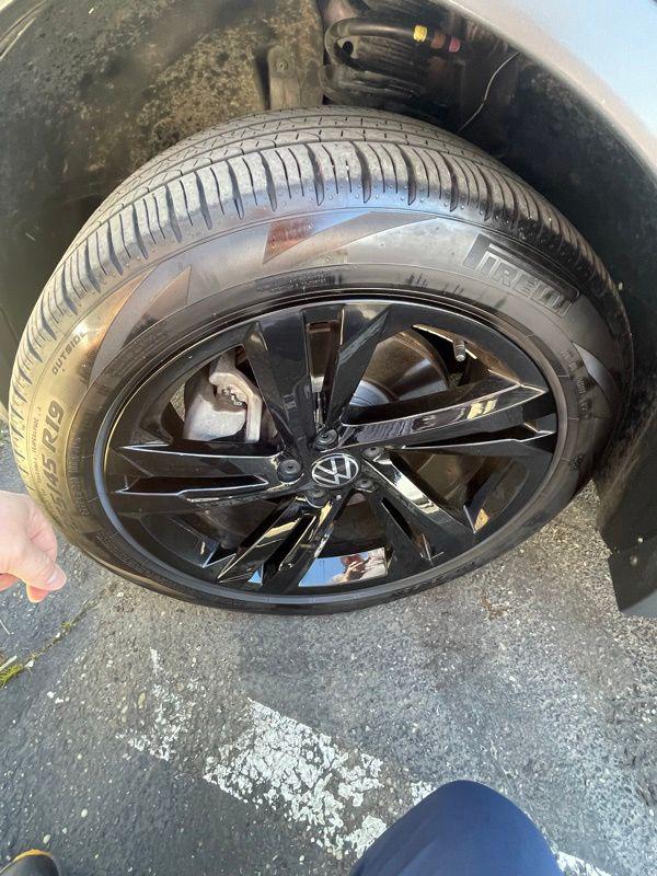 2024 Volkswagen Tiguan 2.0T SE R-Line Black