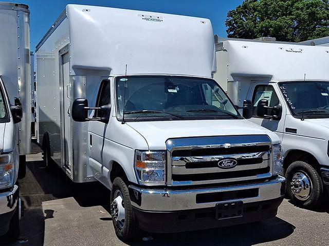 2027 Ford E-Series Cutaway Base