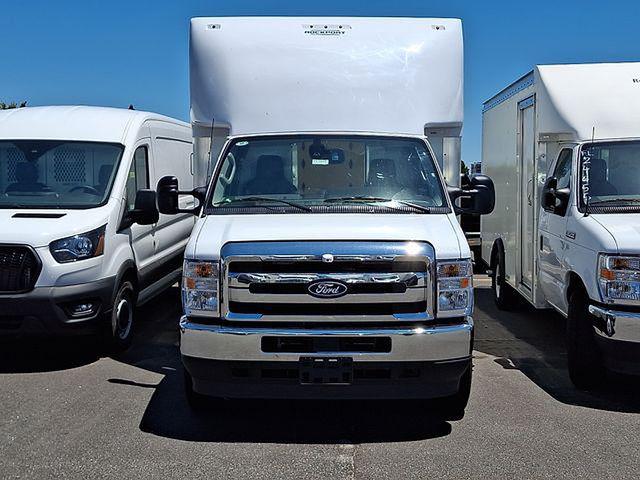 2027 Ford E-Series Cutaway Base