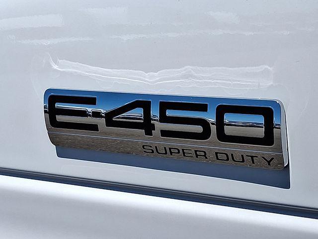 2027 Ford E-Series Cutaway Base