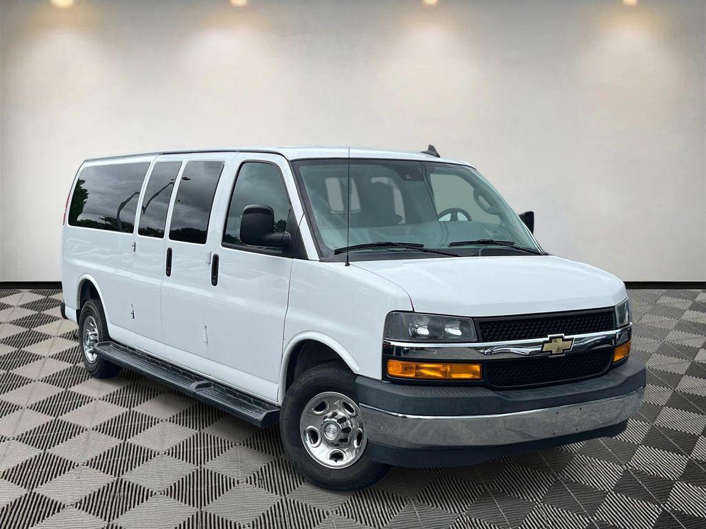 2020 Chevrolet Express 3500 LT Extended's photo
