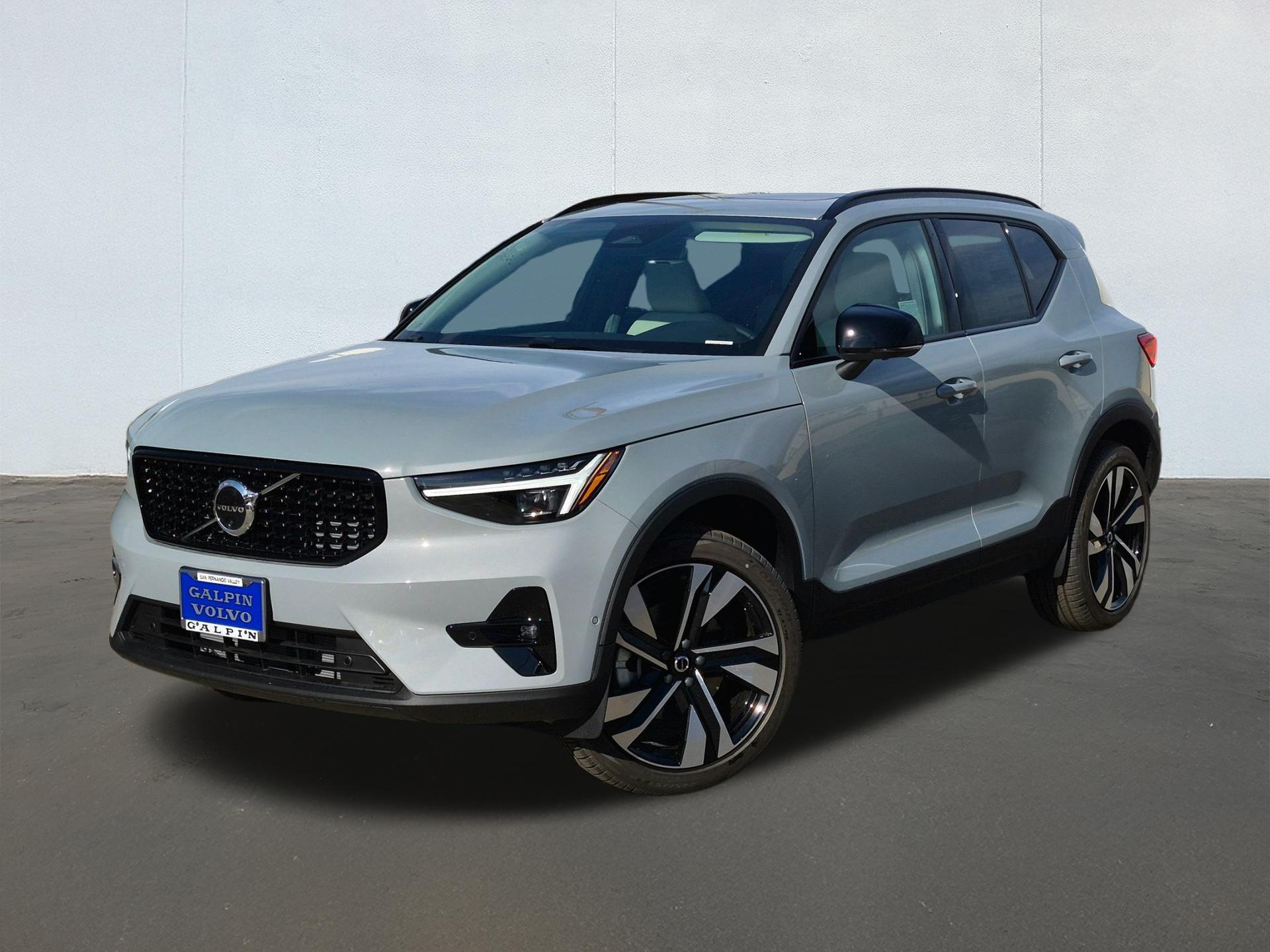 Gray (Vapour Grey Metallic) 2026 Volvo XC40 SUV / Crossover All-Wheel Drive Automatic