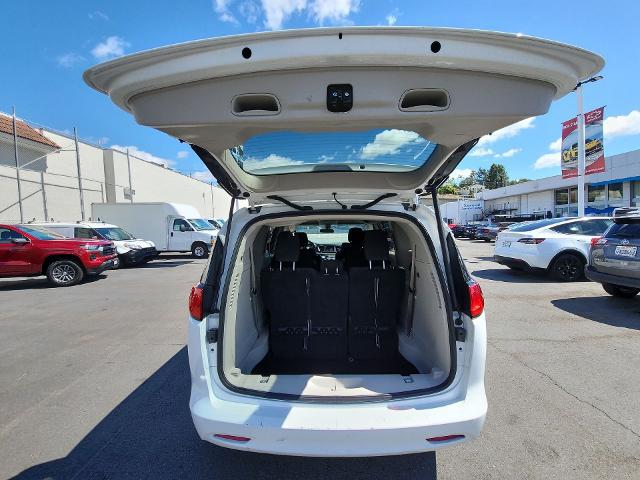 2022 Chrysler Voyager LX