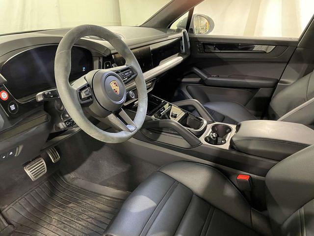 2025 Porsche Cayenne GTS