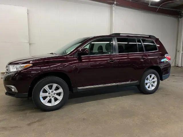 2012 Toyota Highlander SE V6 for sale in La Crosse, WI