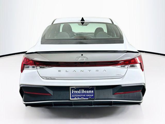 2025 Hyundai Elantra Hybrid SEL Sport