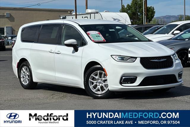 2023 Chrysler Pacifica Touring L for sale in MEDFORD, OR