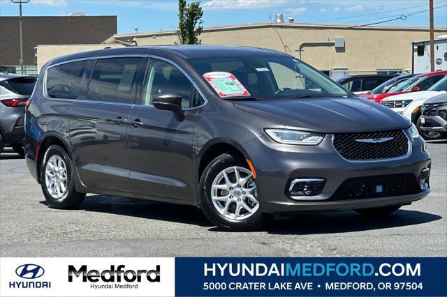 2023 Chrysler Pacifica Touring L for sale in MEDFORD, OR