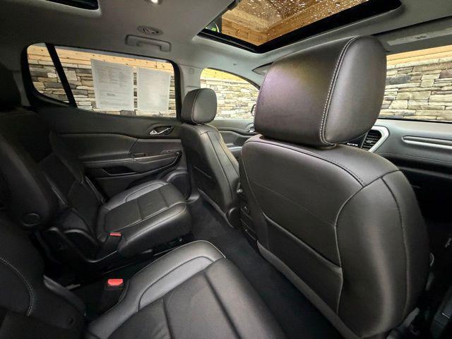 2022 GMC Acadia AWD SLT