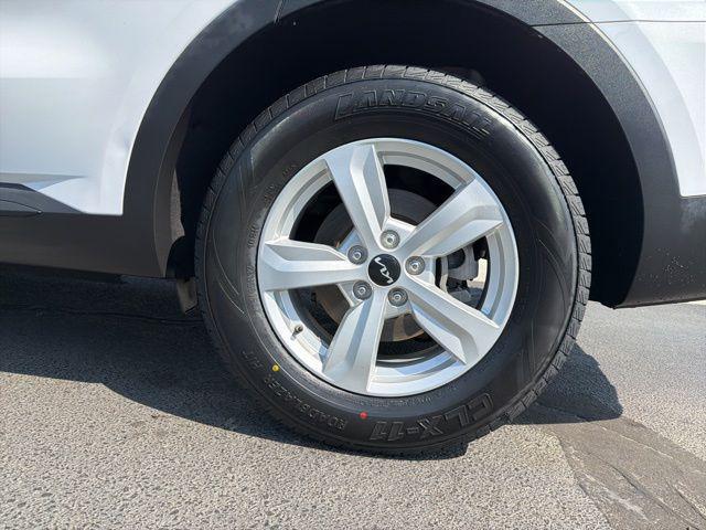 2023 Kia Sorento LX