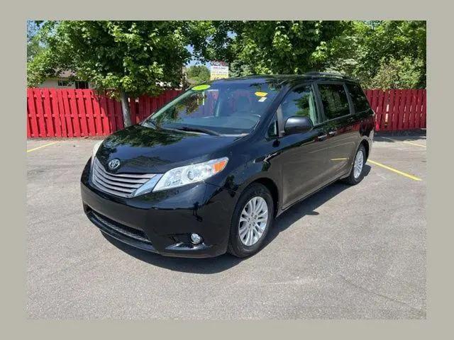2017 Toyota Sienna XLE 8 Passenger for sale in Bloomfield Hills, MI